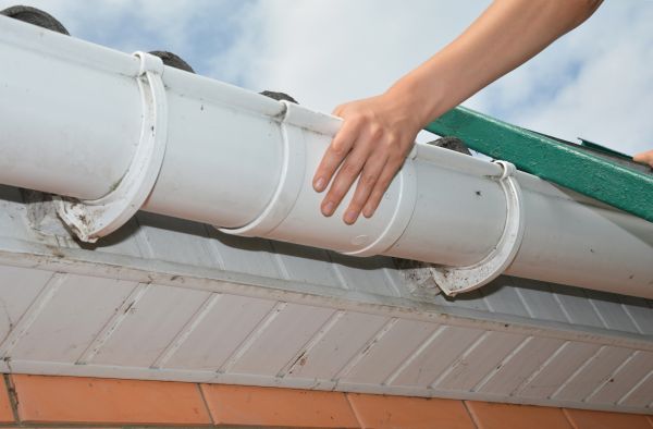 Gutter Reattachment in Logan